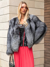 Aurora Haină scurtă din blană de vulpe argintie cu guler în formă de V