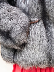 Aurora Haină scurtă din blană de vulpe argintie cu guler în formă de V