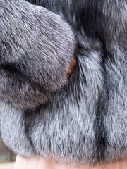 Isabela Haină scurtă din blană naturală de vulpe argintie cu guler englezesc