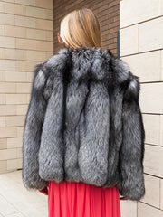 Aurora Haină scurtă din blană de vulpe argintie cu guler în formă de V