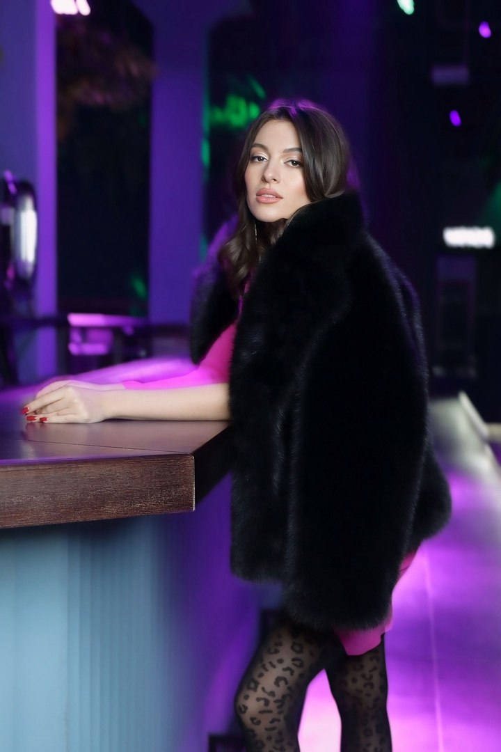 Black fin raccoon fur coat. Haina naturala neagra din blana de raton KALINKA FURS