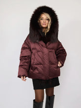 Geacă scurtă de iarnă cu puf, blană naturală și glugă