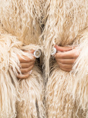 Manteau long Elora en fourrure naturelle de mouton mongol avec col anglais