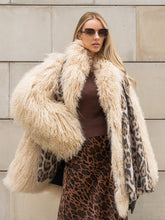 Manteau long Elora en fourrure naturelle de mouton mongol avec col anglais