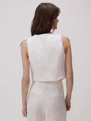 Gina compleu vesta și pantaloni scurți