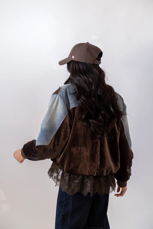 Jacheta din denim cu detalii din velour și dantelă