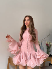 Chiara rochie cu volane și nasturi