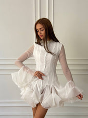 Chiara rochie cu volane și nasturi