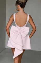 Robe courte et élégante Dianne avec un nœud dans le dos