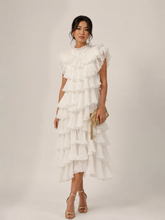 Rochie alba, midi cu volane