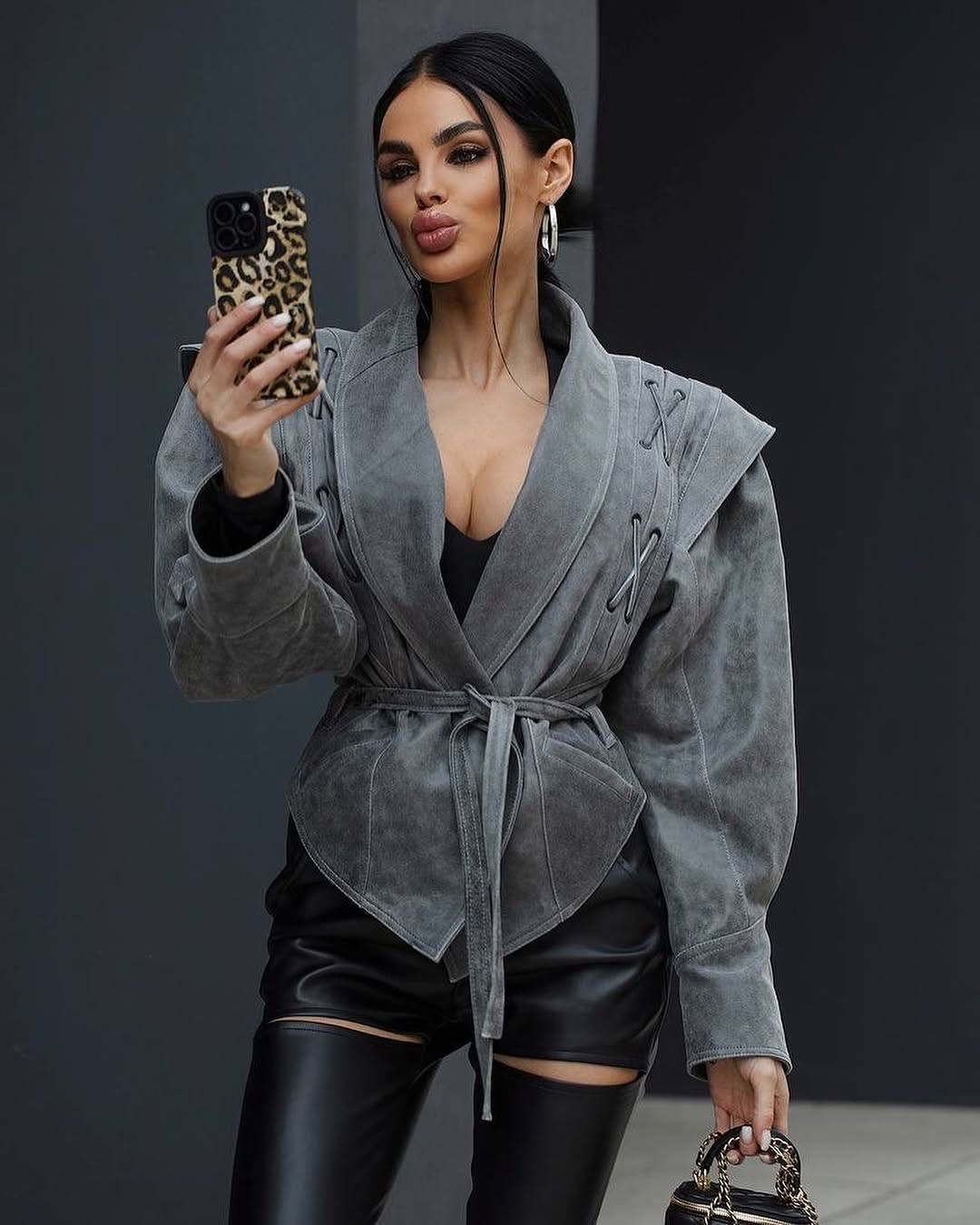 Big Shoulders Jacket. Jacheta din piele cu umeri si detalii KALINKA FURS