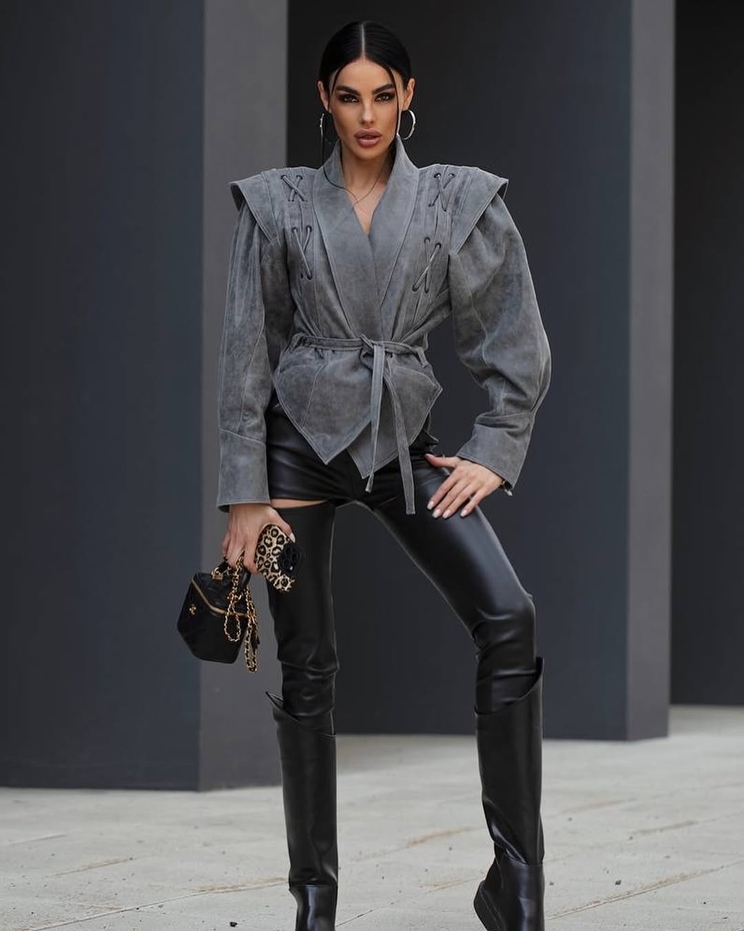 Big Shoulders Jacket. Jacheta din piele cu umeri si detalii KALINKA FURS