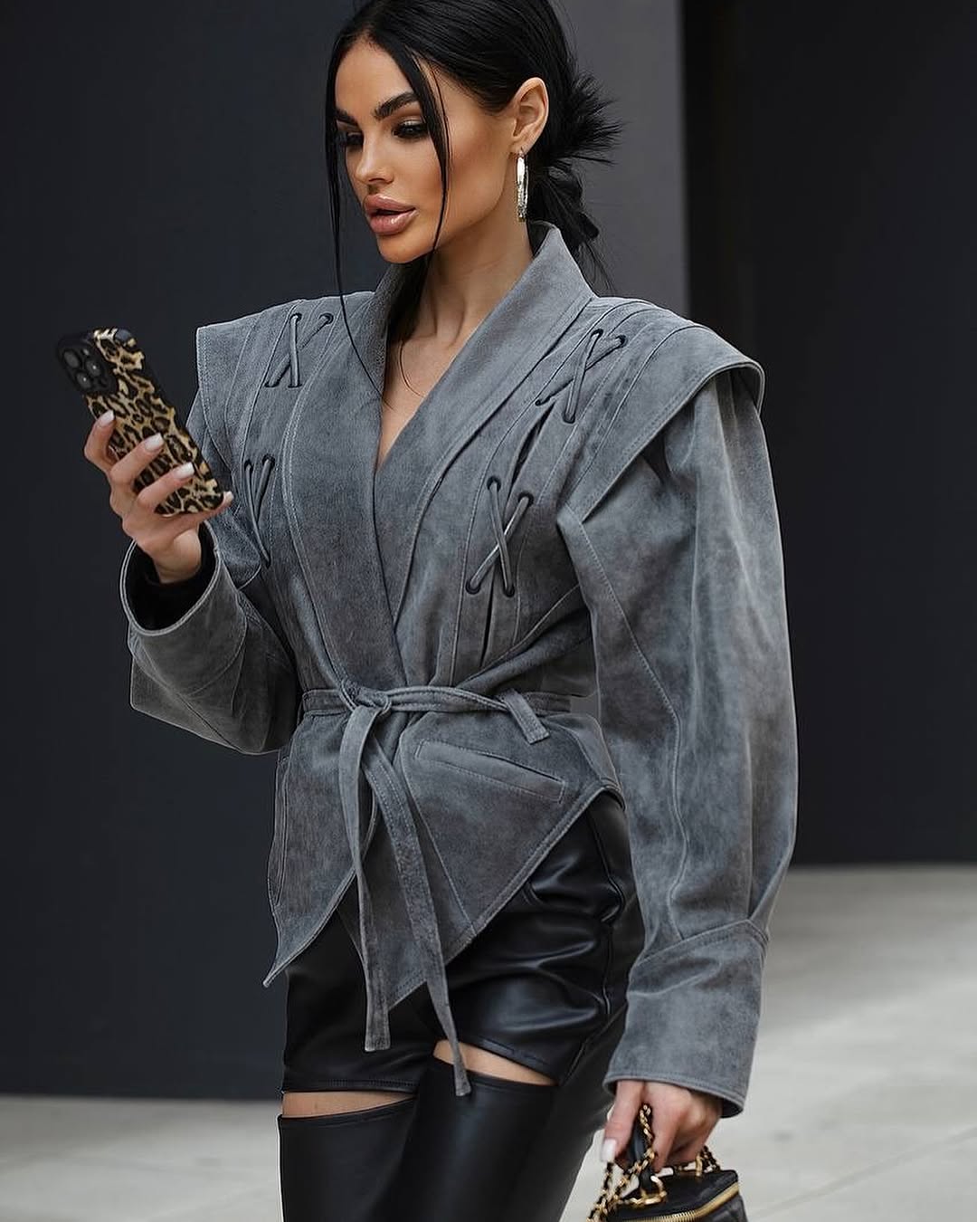 Big Shoulders Jacket. Jacheta din piele cu umeri si detalii KALINKA FURS