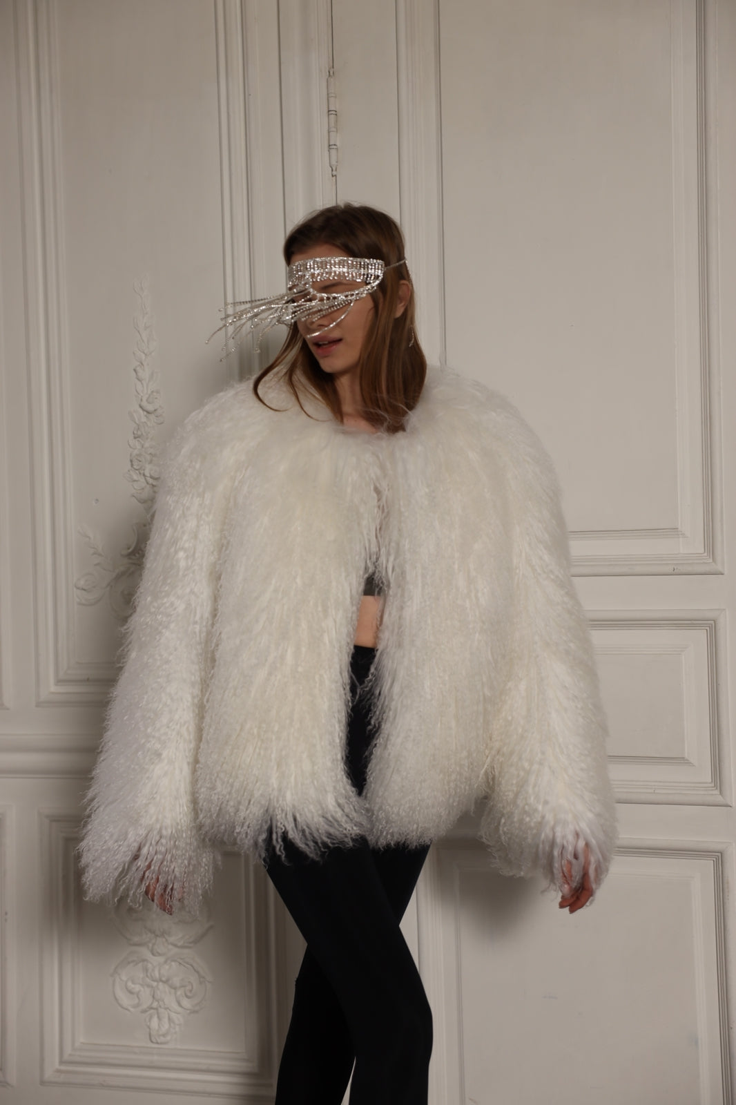Mongolian Fur in White. Blana din oaie mongoleza sau miel tibetan cu guler clasic. Lungime 60cm KALINKA FURS