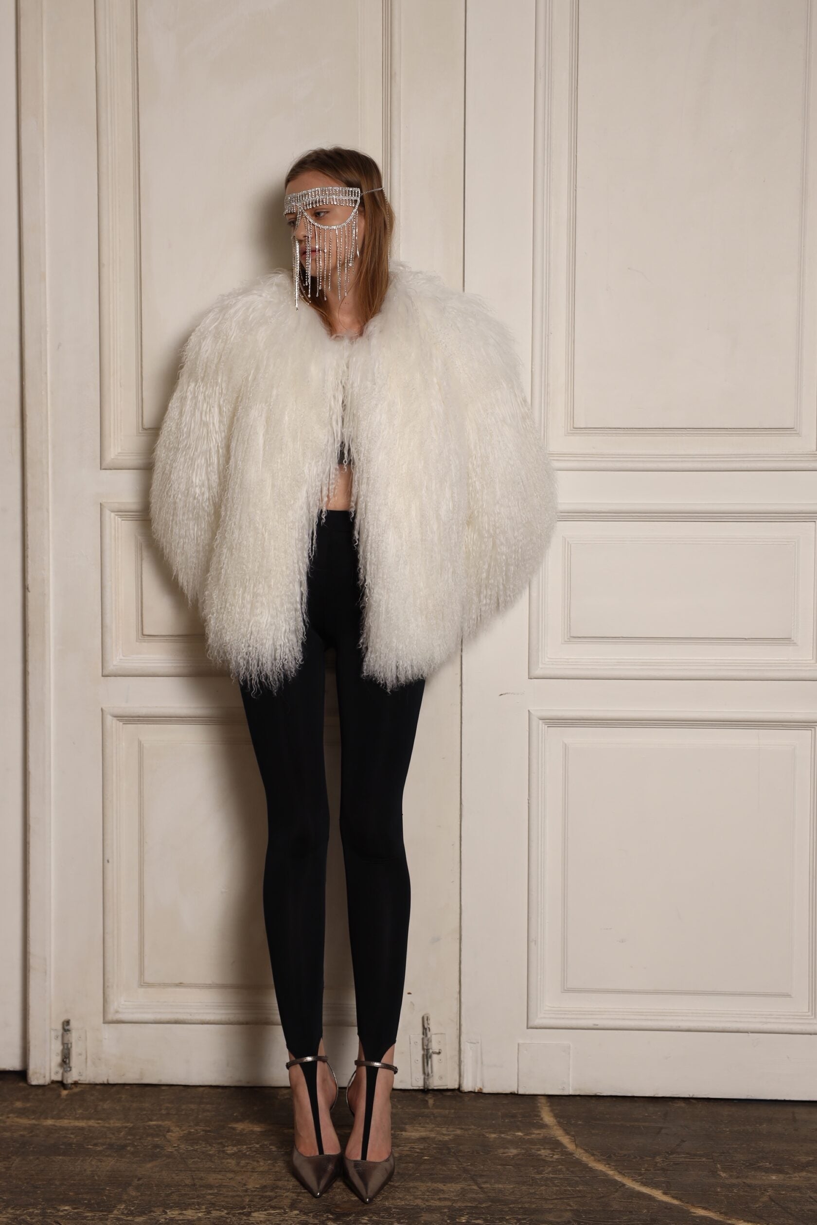 Mongolian Fur in White. Blana din oaie mongoleza sau miel tibetan cu guler clasic. Lungime 60cm KALINKA FURS