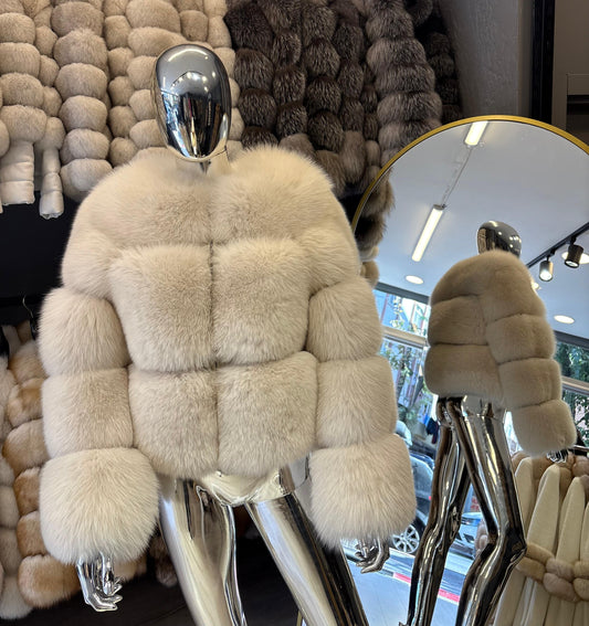 Jacheta din blana naturala de vulpe polara, model scurt