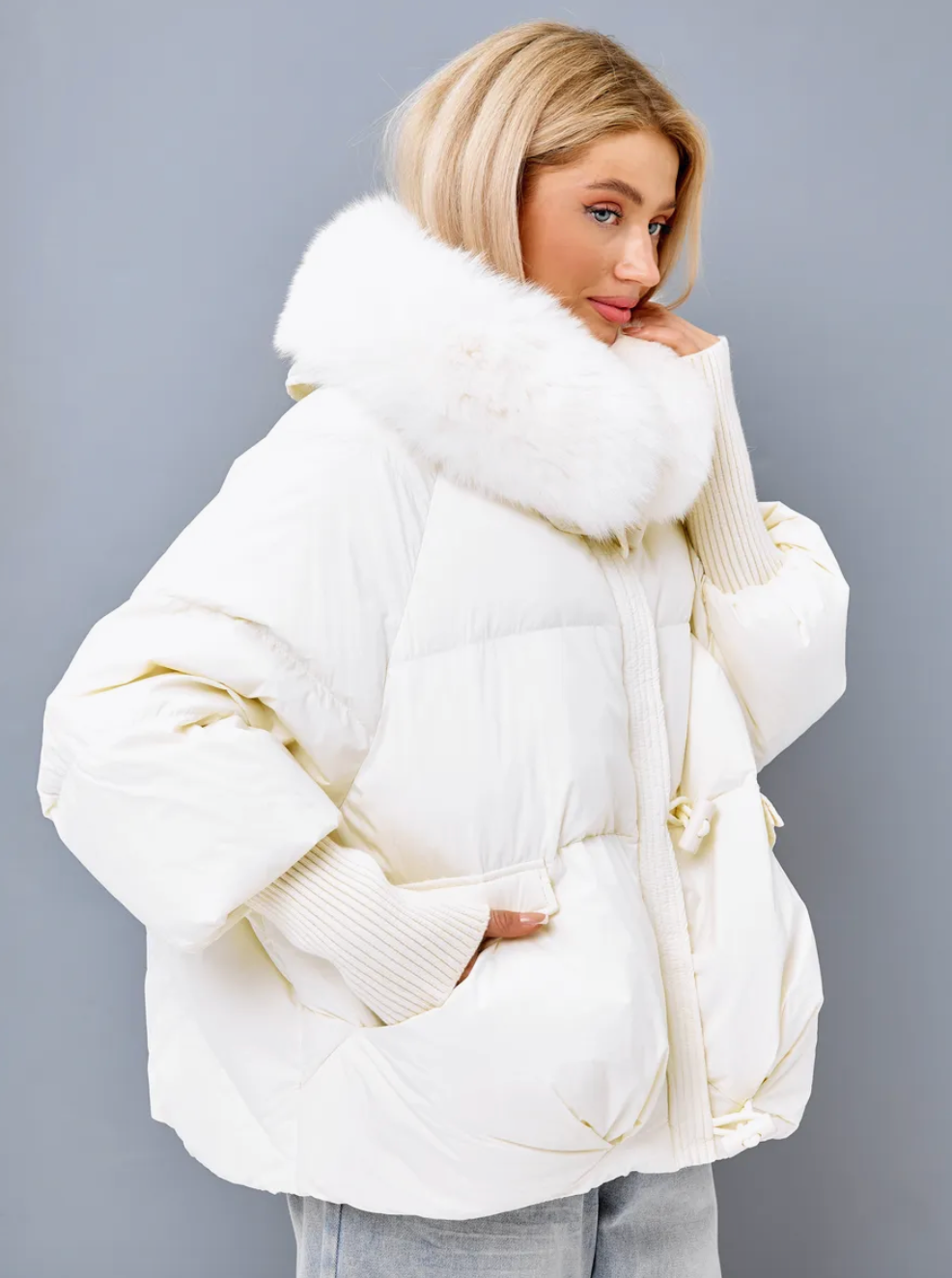 Geaca calduroasa de iarna. Oversized cu guler din vulpe KALINKA FURS