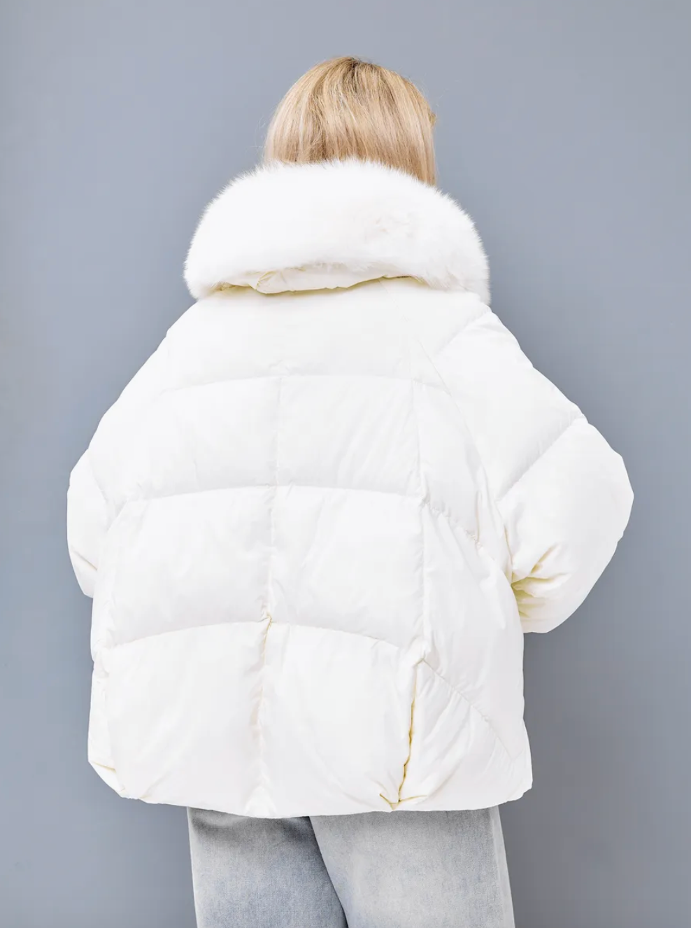 Geaca calduroasa de iarna. Oversized cu guler din vulpe KALINKA FURS