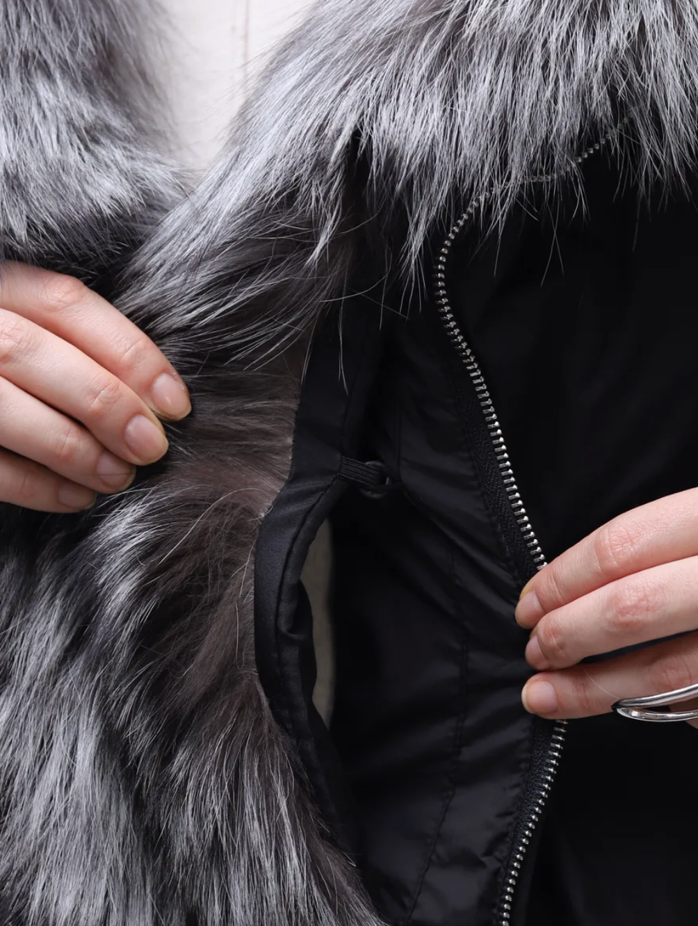 Geaca cu puf de gasca si guler din vulpe KALINKA FURS