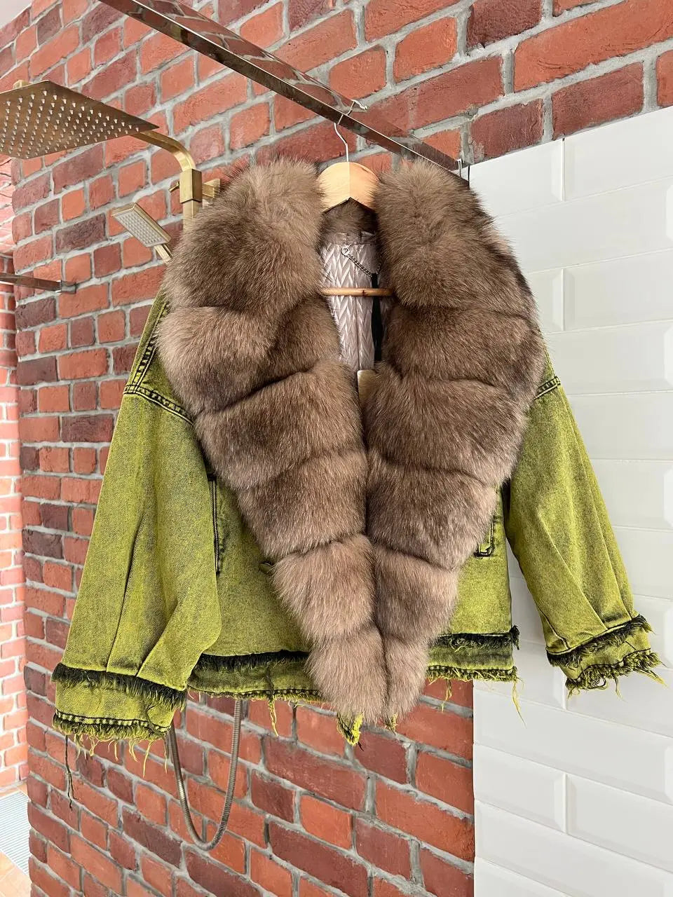 Jeans jacket with marten collar. Geaca de blugi cu guler din blana naturala de jder. KALINKA FURS