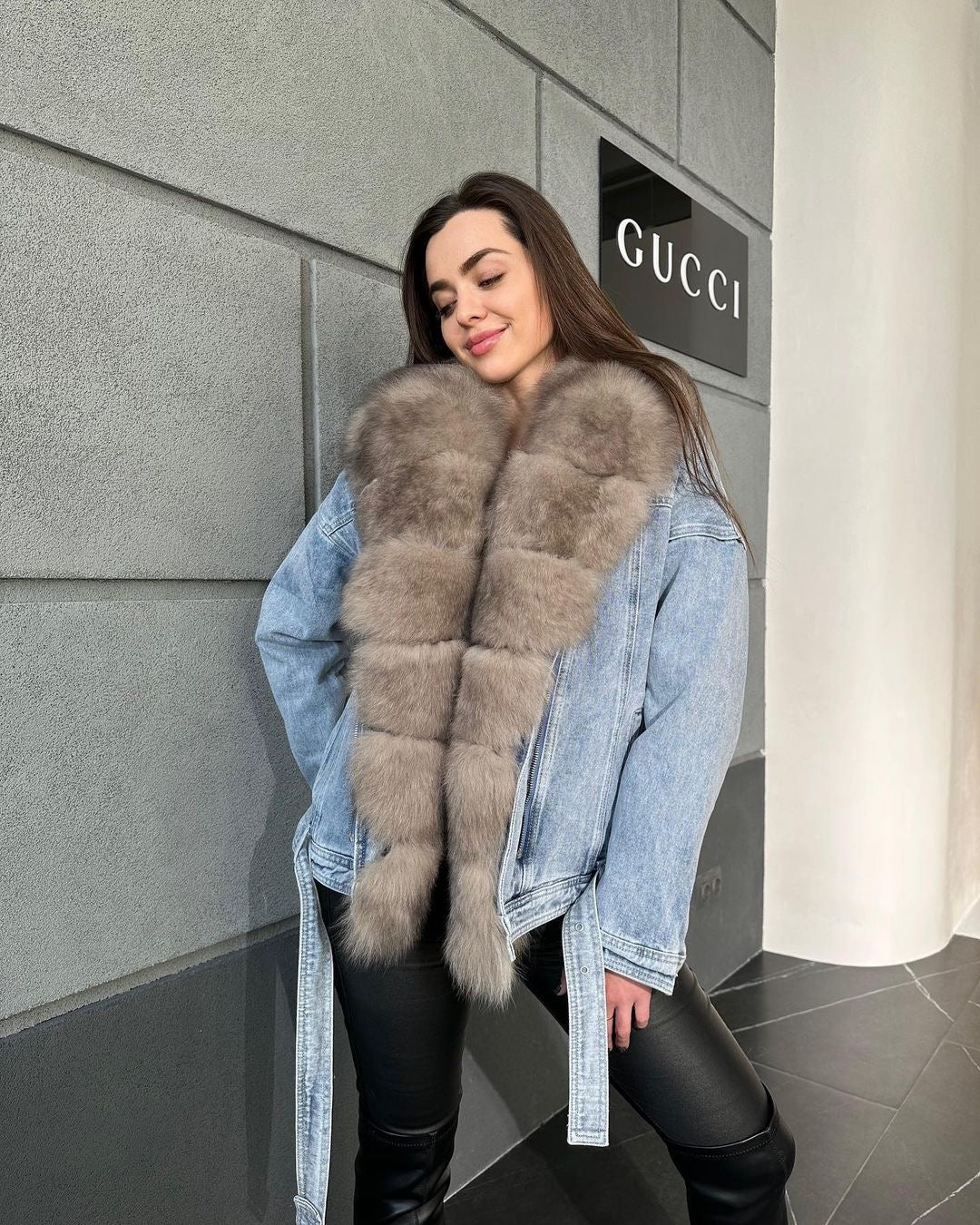 Jeans Jacket with Marten Collar. Geaca de blugi cu guler detasabil din blana naturala de jder. KALINKA FURS