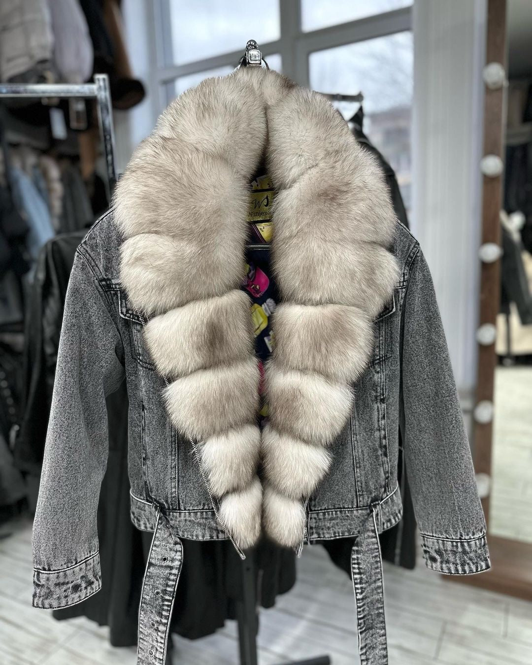 Jeans Jacket with Marten Collar. Geaca de blugi cu guler detasabil din blana naturala de jder. KALINKA FURS