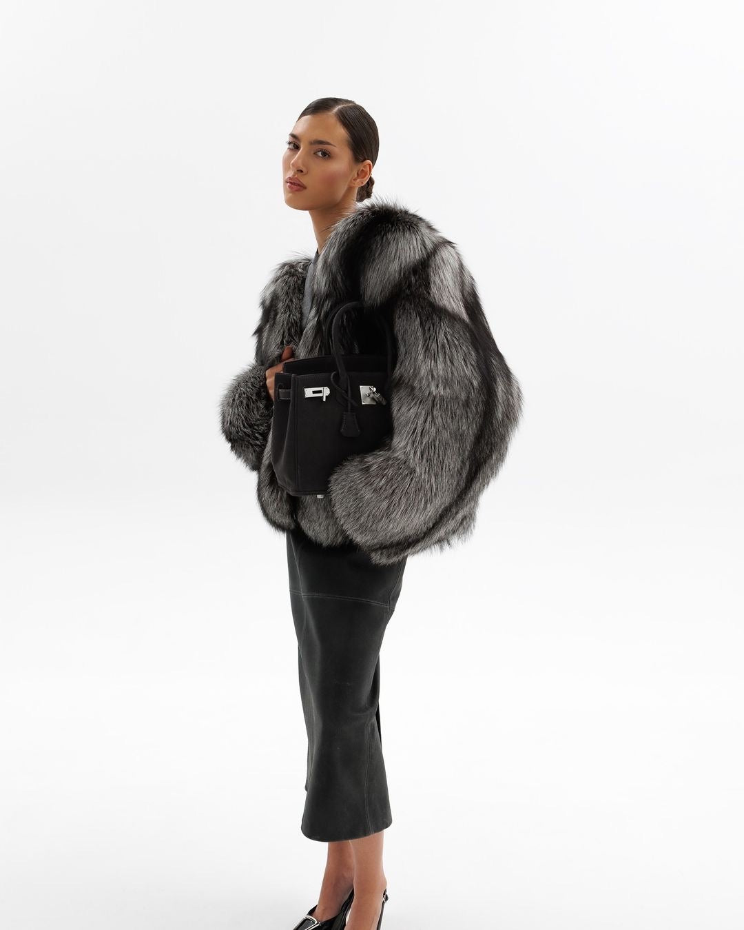 Silver fox fur coat. Blana naturala din vulpe argintie