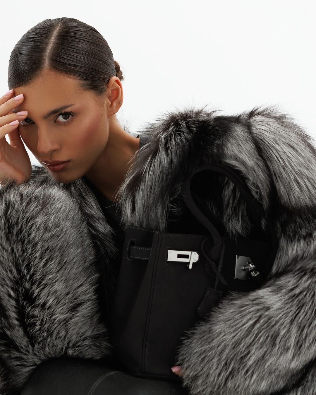 Silver fox fur coat. Blana naturala din vulpe argintie