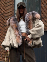 Money jacheta de iarnă cu guler de vulpe. Beige