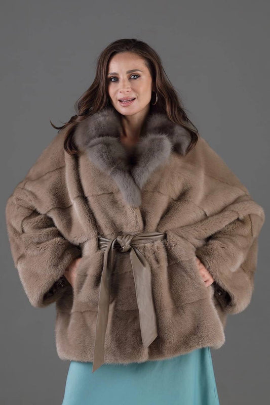 Hooded Mink Fur Coat with Marten Collar. Haina naturala din vizon cu gluga din jder