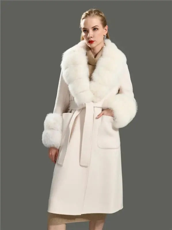 Cashmere coat with real fur. Palton elegant din casmir cu blana naturala din jder. Lungime 100cm