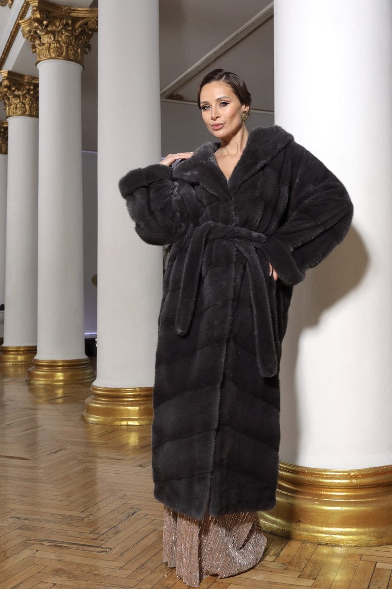 Natural mink fur coat. Blana naturala din vizon