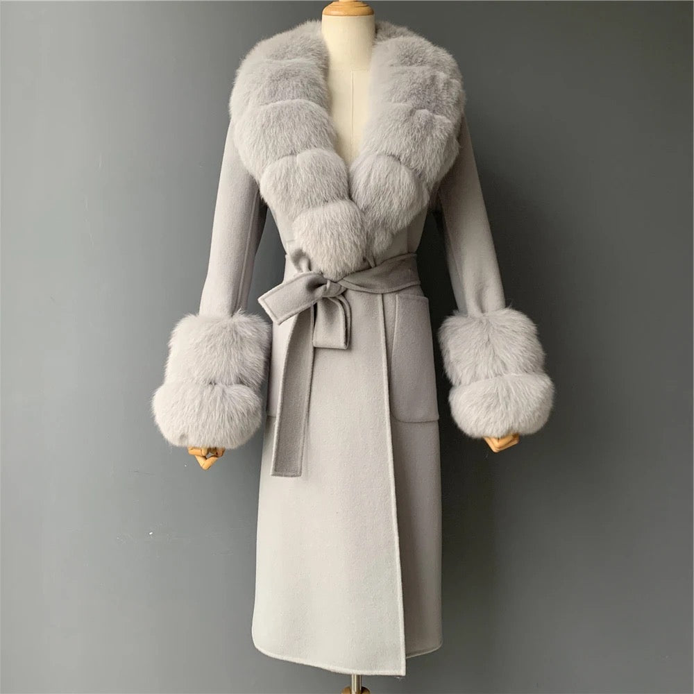 Cashmere coat with real fur. Palton elegant din casmir cu blana naturala din jder. Lungime 100cm