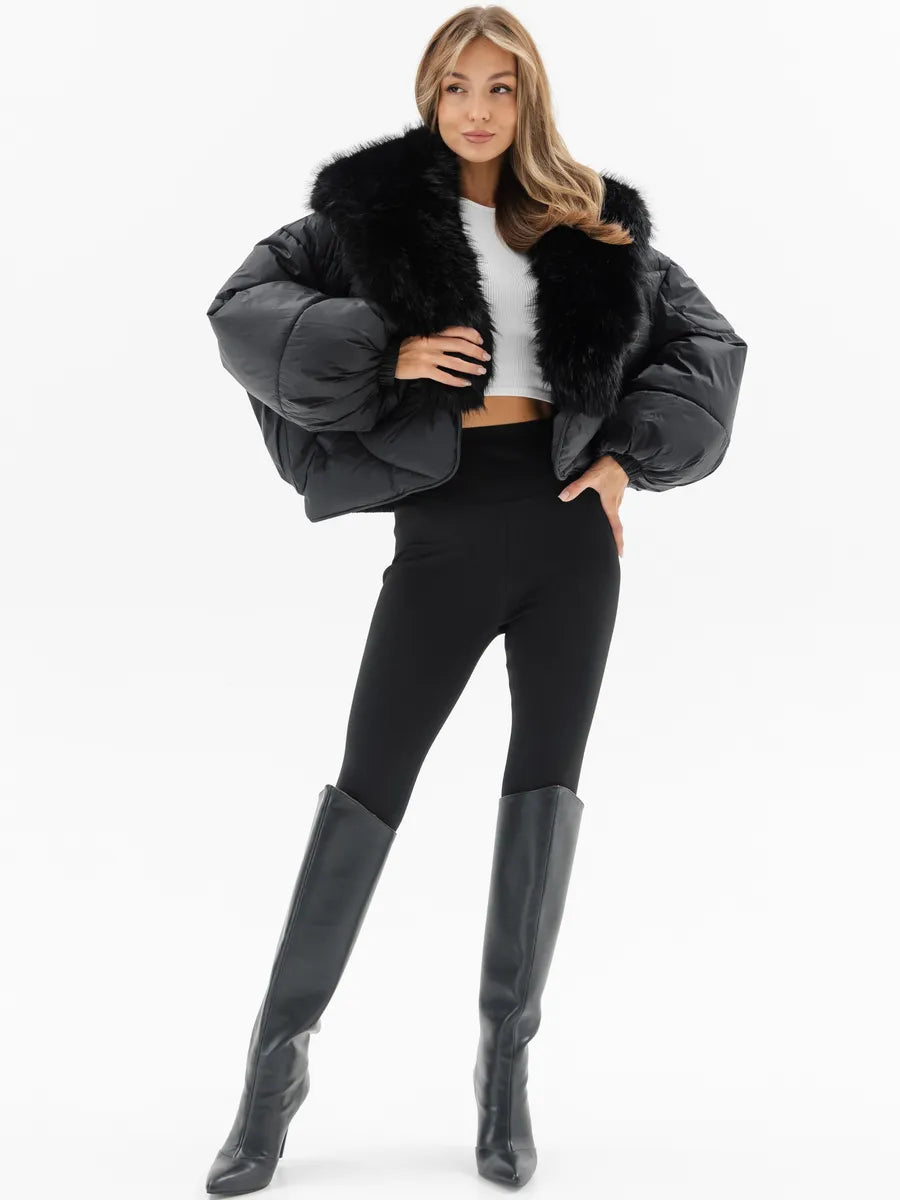 Jachetă scurtă cu puf și guler de blană