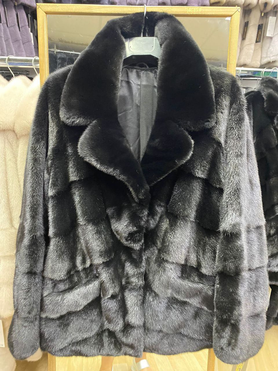 Mink Fur English Collar. Blana naturala din vizon cu revere