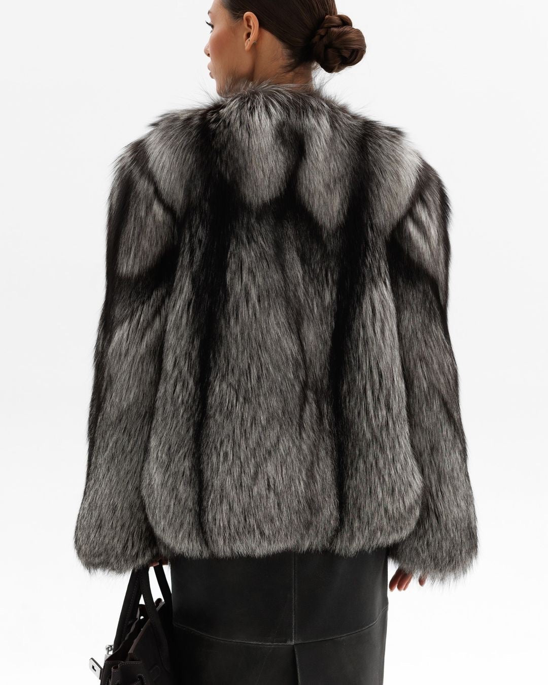 Silver fox fur coat. Blana naturala din vulpe argintie