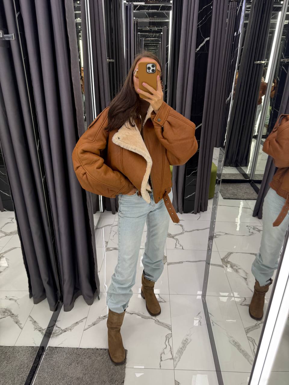 Shearling Jacket in Brown. Cojoc de iarnă din piele și blană naturală de oaie