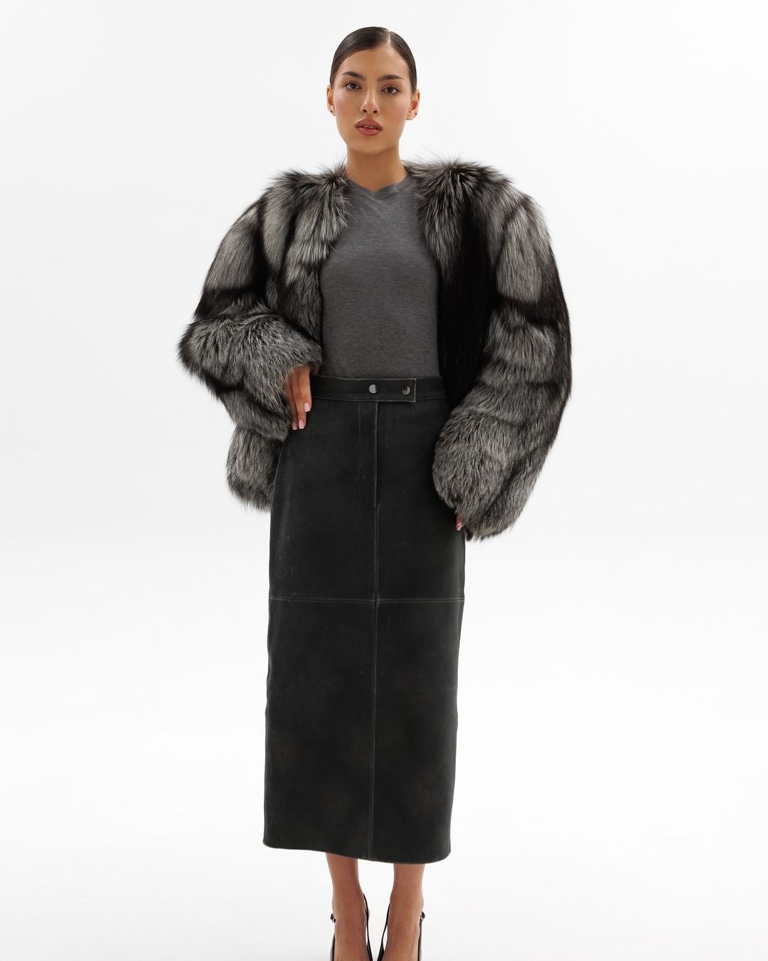 Silver fox fur coat. Blana naturala din vulpe argintie