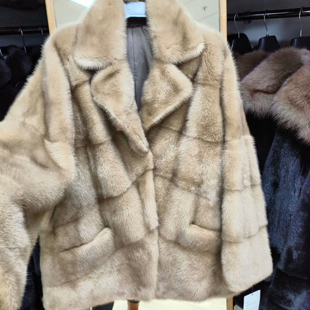 Mink Fur English Collar. Blana naturala din vizon cu revere