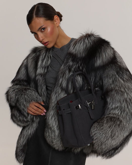 Silver fox fur coat. Blana naturala din vulpe argintie