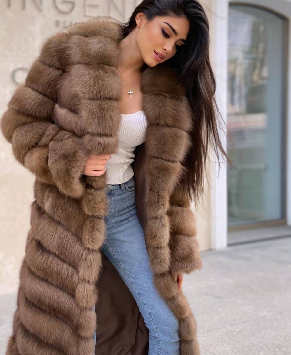 Natural Marten Fur Coat. Haina din blana naturala de Jder cu revere.