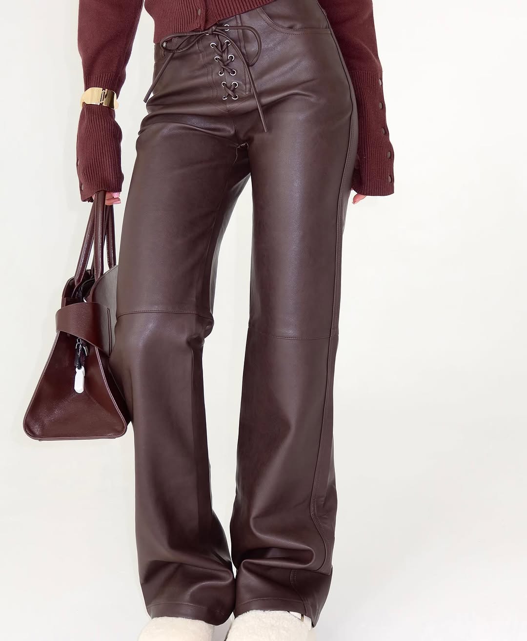 Pantaloni din piele ecologică, cu șireturi