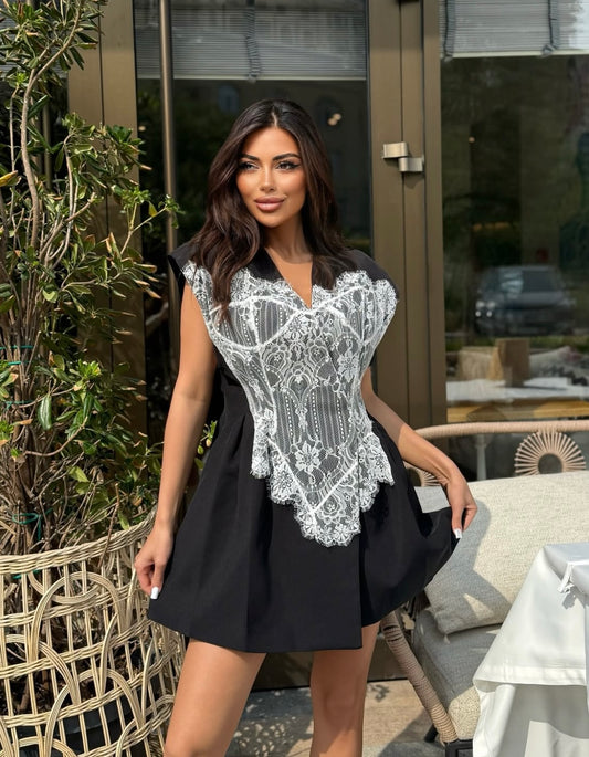Reia rochie tip sacou cu dantelă