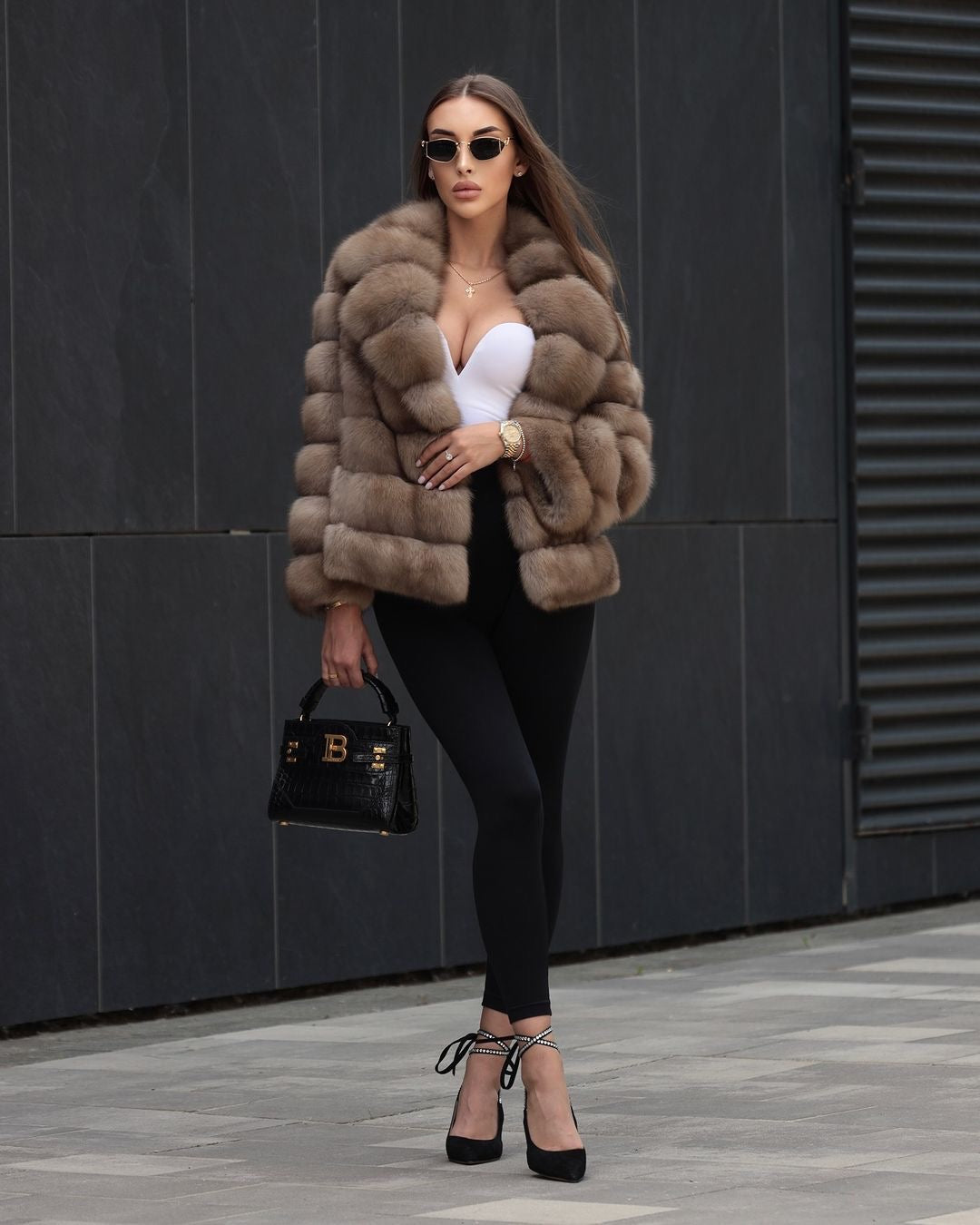 Natural sable fur coat. Blana naturala din zibelina