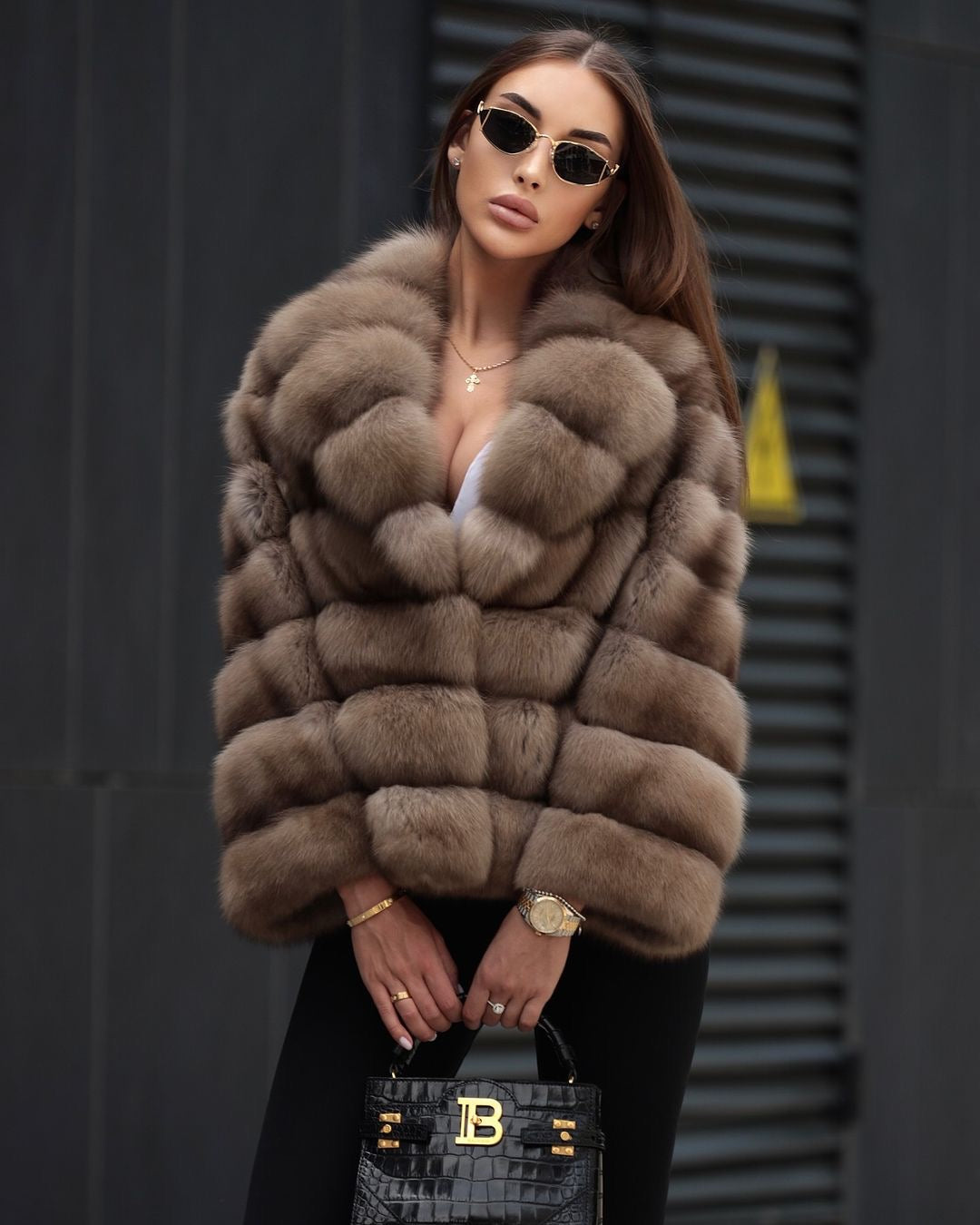 Natural sable fur coat. Blana naturala din zibelina