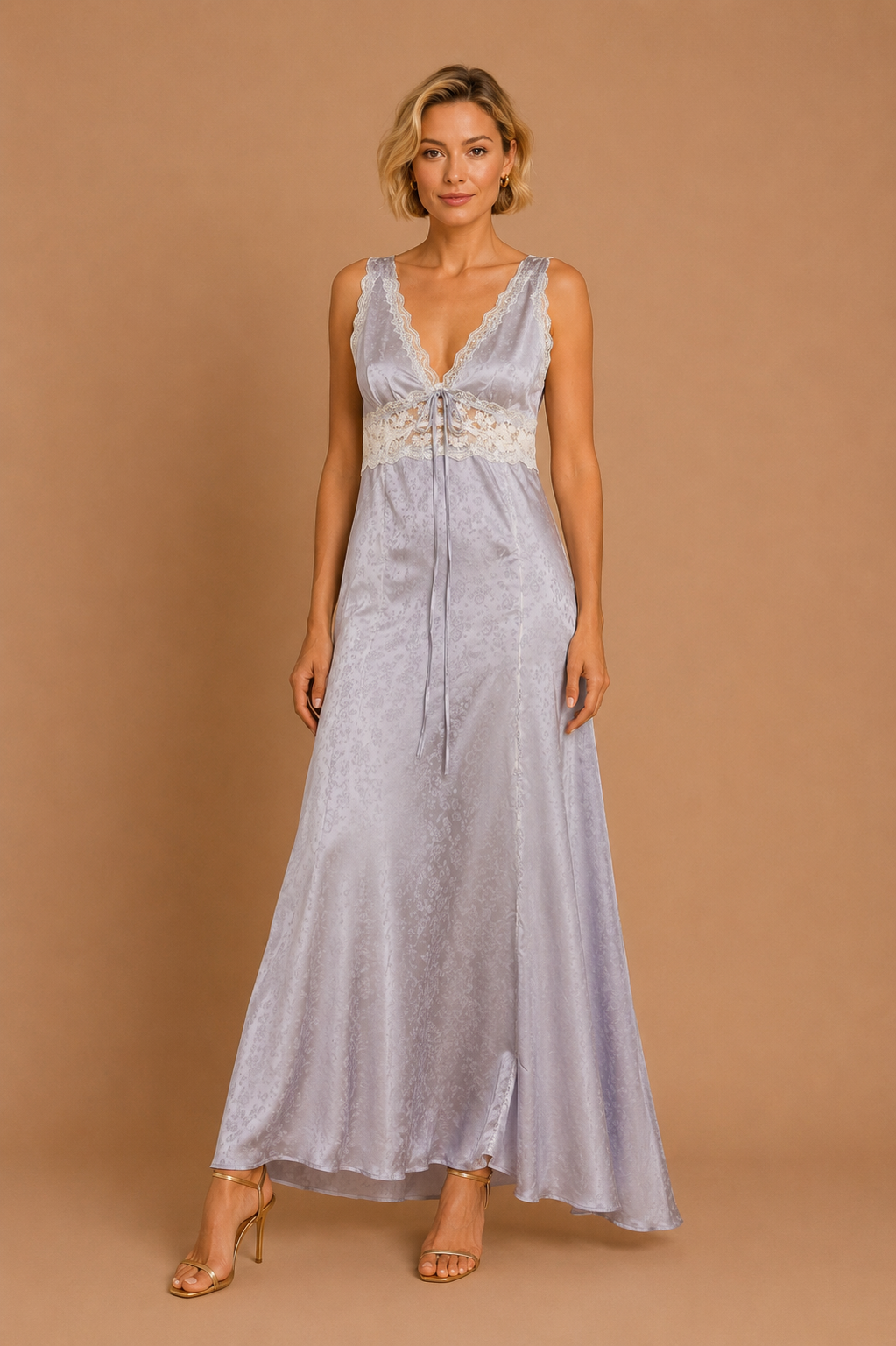 Kaya – Rochie Lungă Satinată cu Detalii din Dantelă