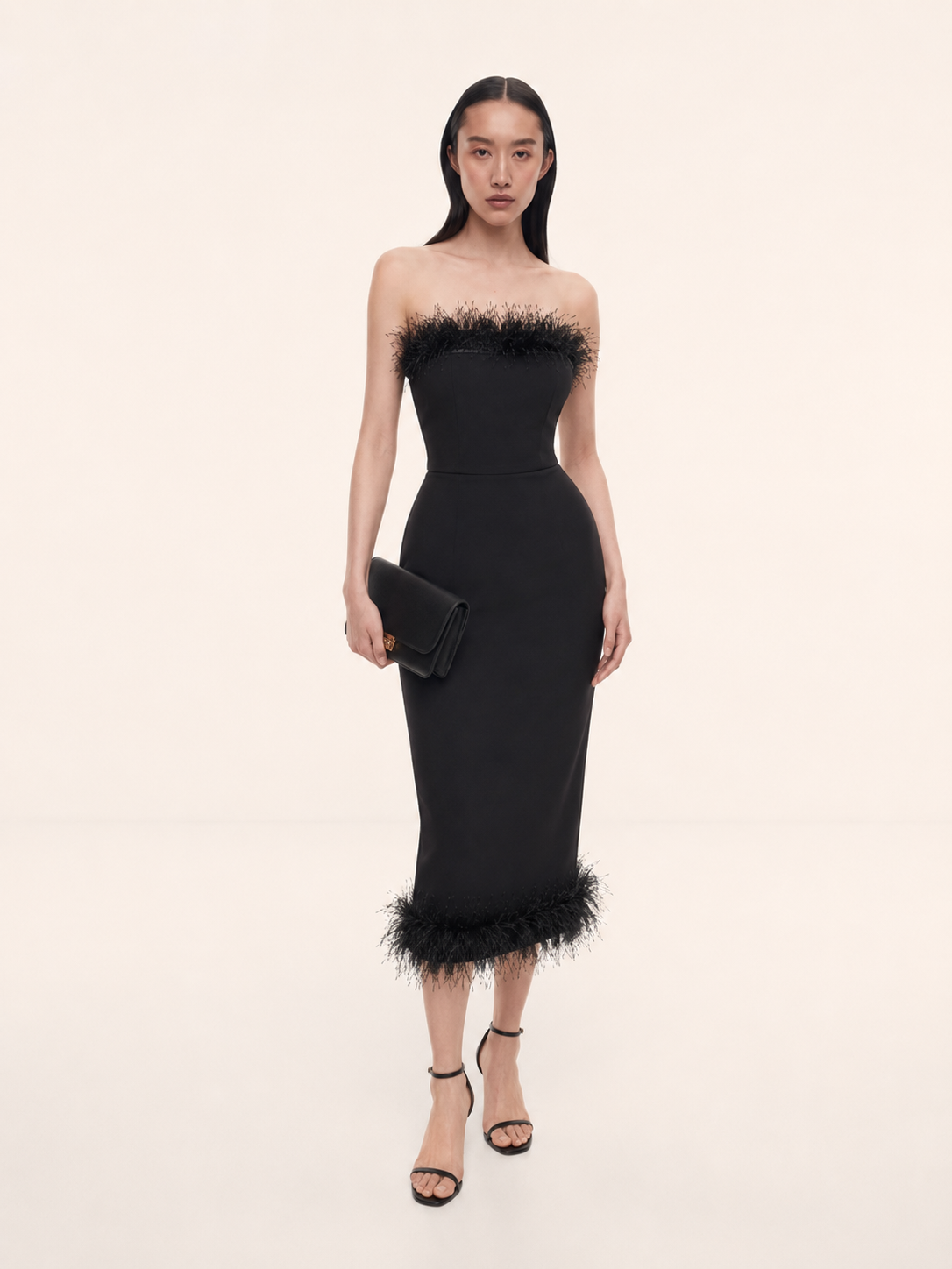 Senina rochie midi pe corp cu pene