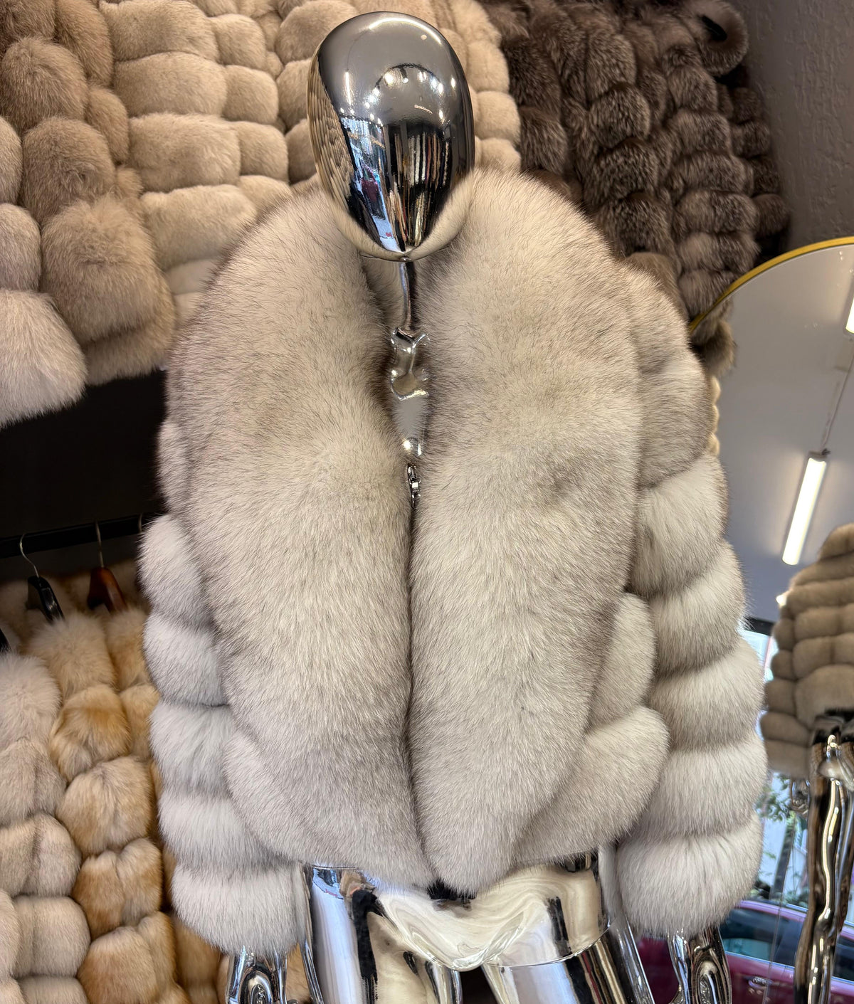 Jacheta din blana naturala de vulpe polara alb-gri