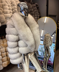 Jacheta din blana naturala de vulpe polara alb-gri