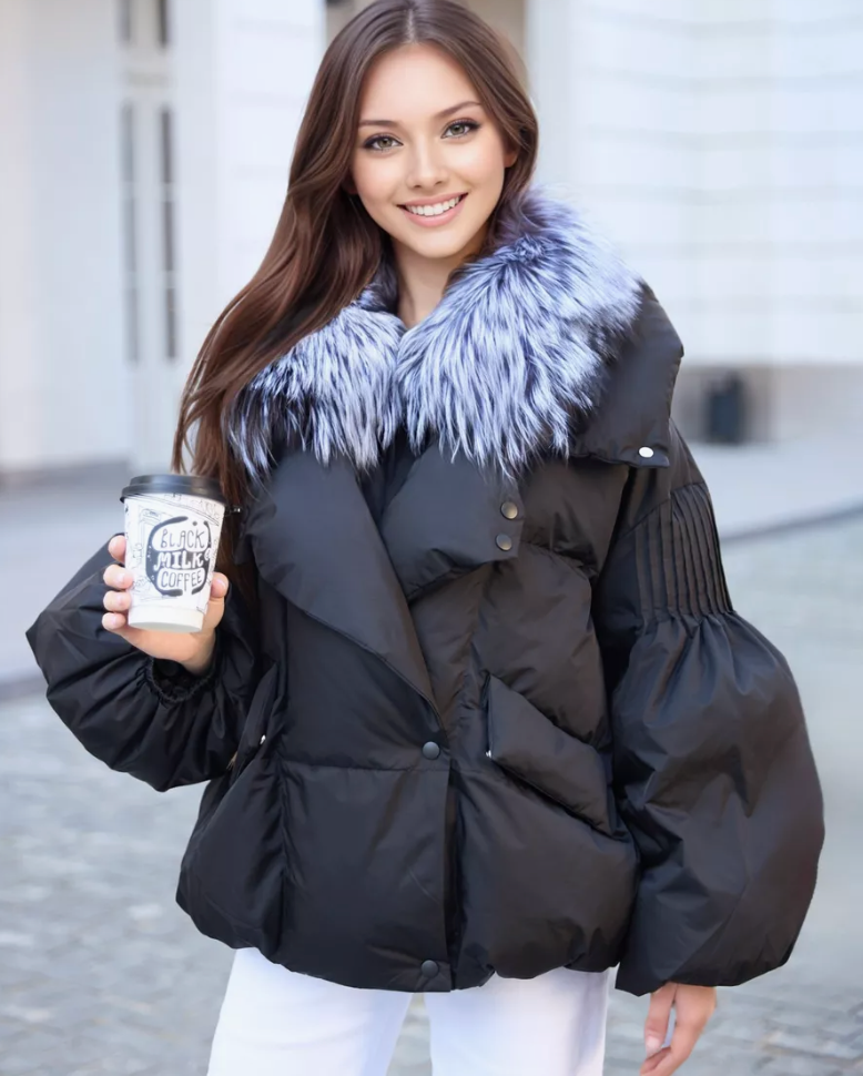 Jachetă calduroasa din puf de gasca. Cu glugă și blană naturală KALINKA FURS